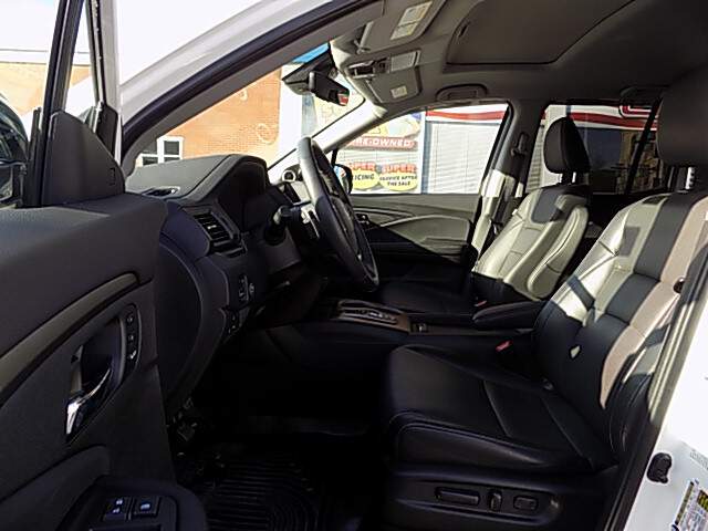  2021 Honda Ridgeline Image: 8