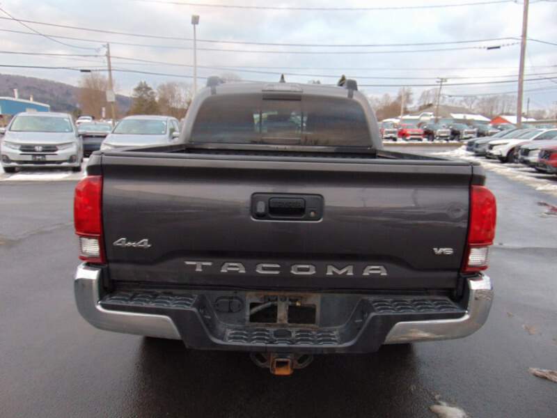  2022 Toyota Tacoma Image: 5
