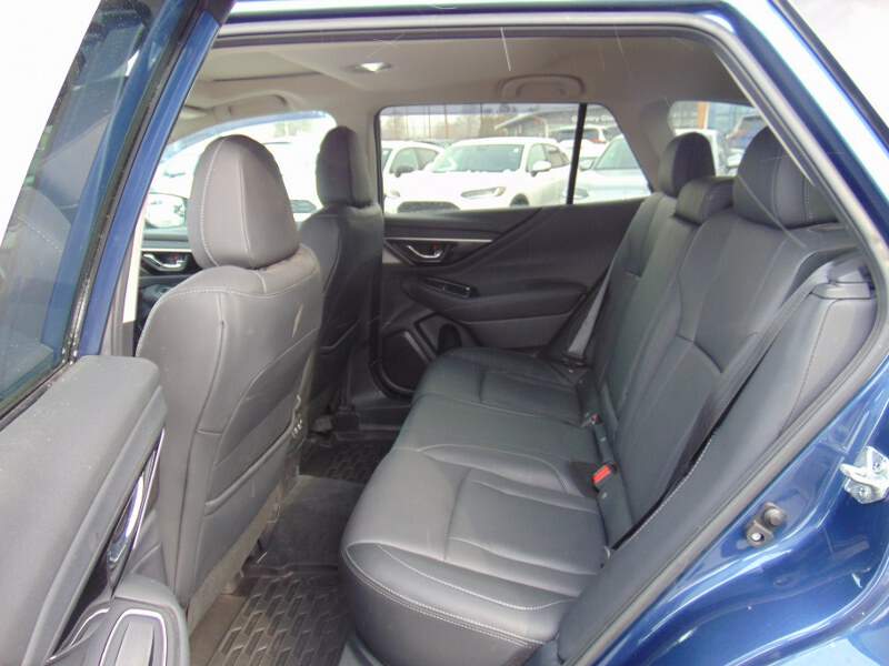 2022 Subaru Outback Image: 9