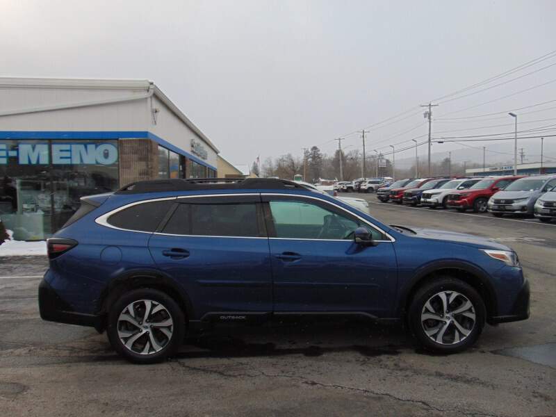  2022 Subaru Outback Image: 3