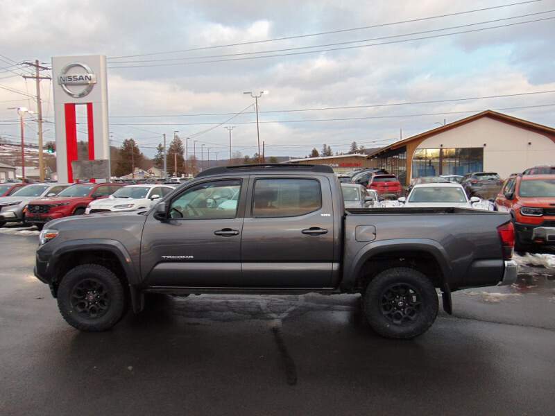  2022 Toyota Tacoma Image: 7