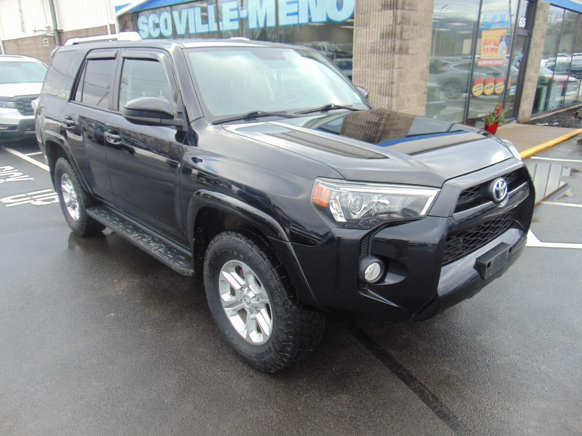 2016 Toyota 4Runner SR5's photo