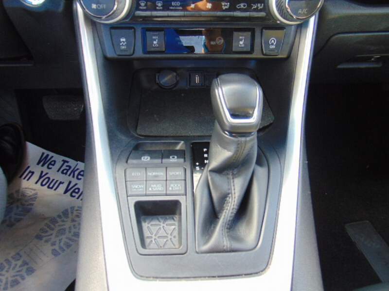  2022 Toyota RAV4 Image: 11