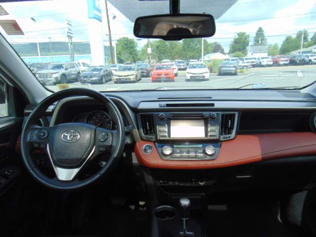  2013 Toyota RAV4 Image: 10