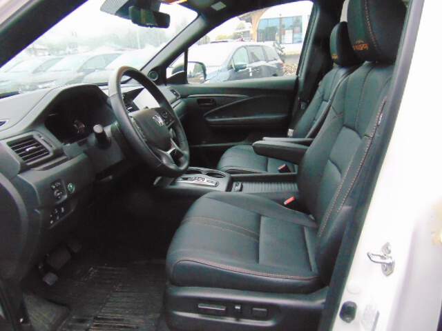  2023 Honda Passport Image: 9