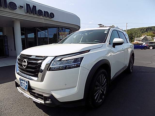  2022 Nissan Pathfinder Image: 0