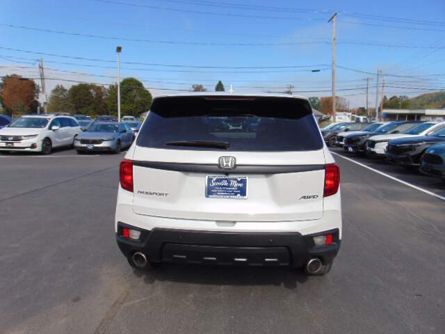  2023 Honda Passport Image: 3
