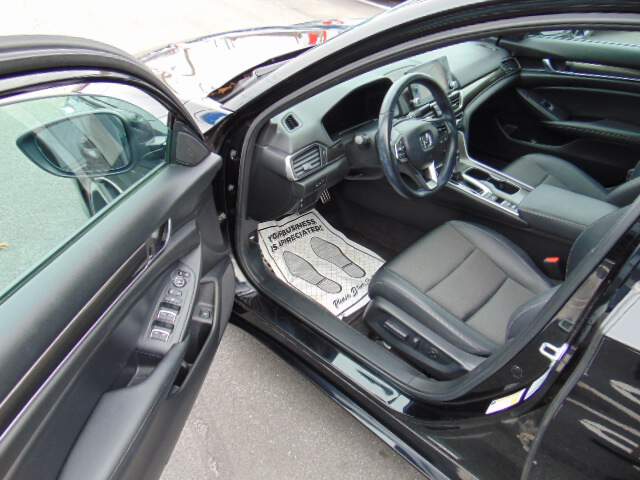  2022 Honda Accord Image: 4