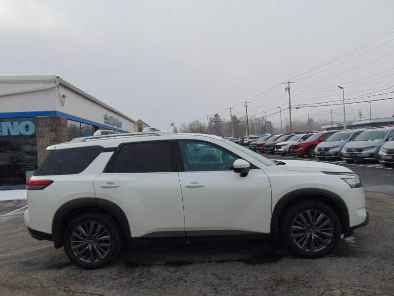  2022 Nissan Pathfinder Image: 3